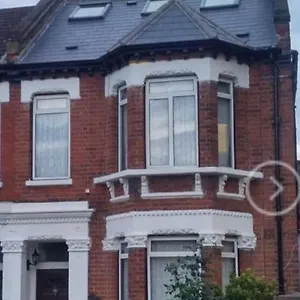 Bed & Breakfast Helena Host Family, London