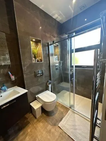 Lovely Apartment Near Gatwick Airport Reigate