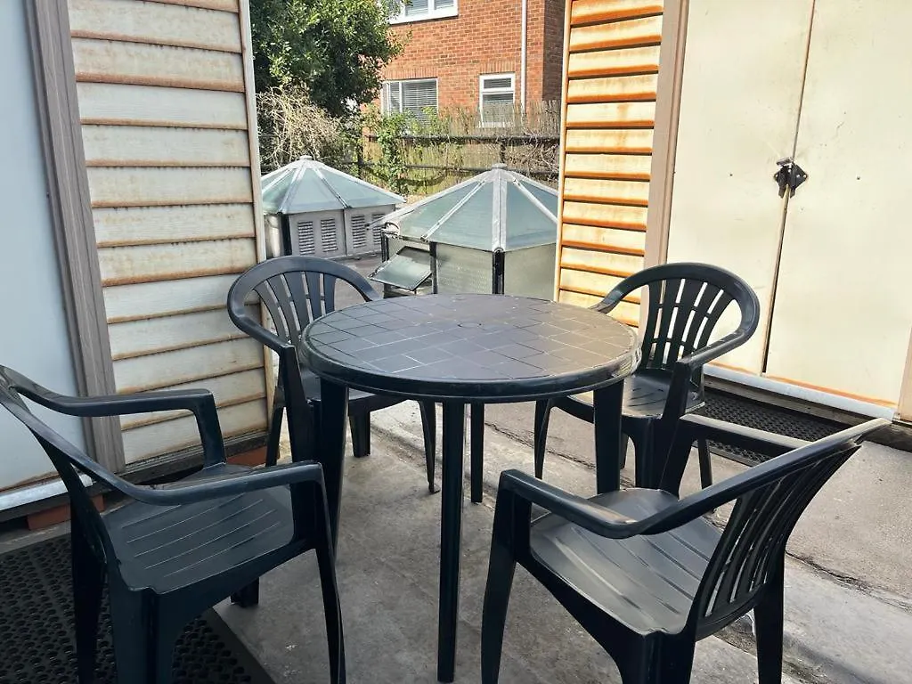 Lovely Apartment Near Gatwick Airport Reigate